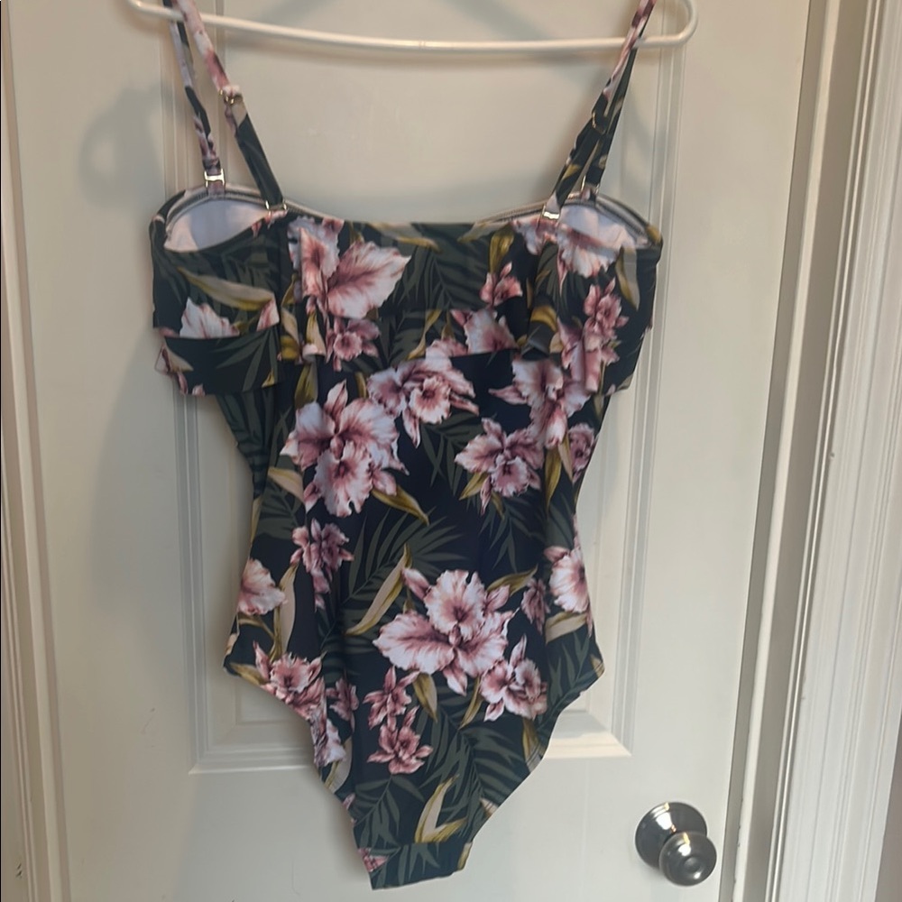 Floral Ruffle One-Piece Swimsuit - Picture 3 of 3